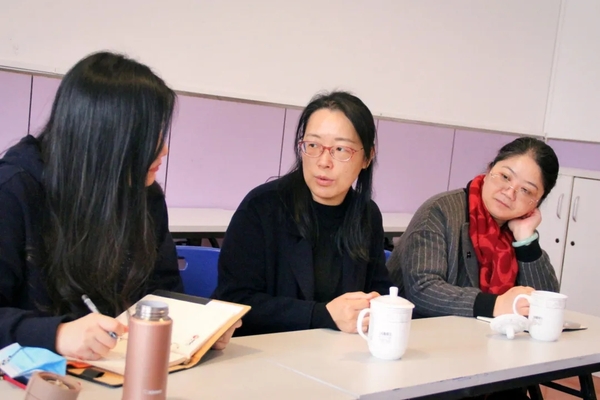 随后,金莉仔细听取爱好2020整年的工作报告,了解孩子们的康复效果